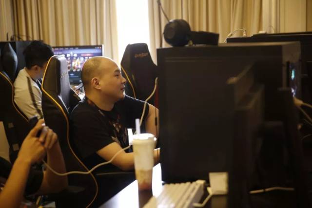 FPX官方：前DK下路选手Deokdam即日起正式加入FPX