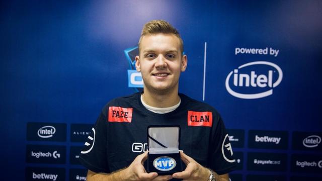 BLG公布胜者组决赛对阵TES赛前海报：激光将TES粉碎☢