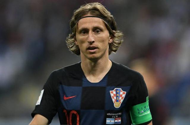 米多指责利物浦种族歧视萨拉赫，称杰拉德未受同等对待（米多：利物浦对萨拉赫存种族歧视，杰拉德未获同等待遇）