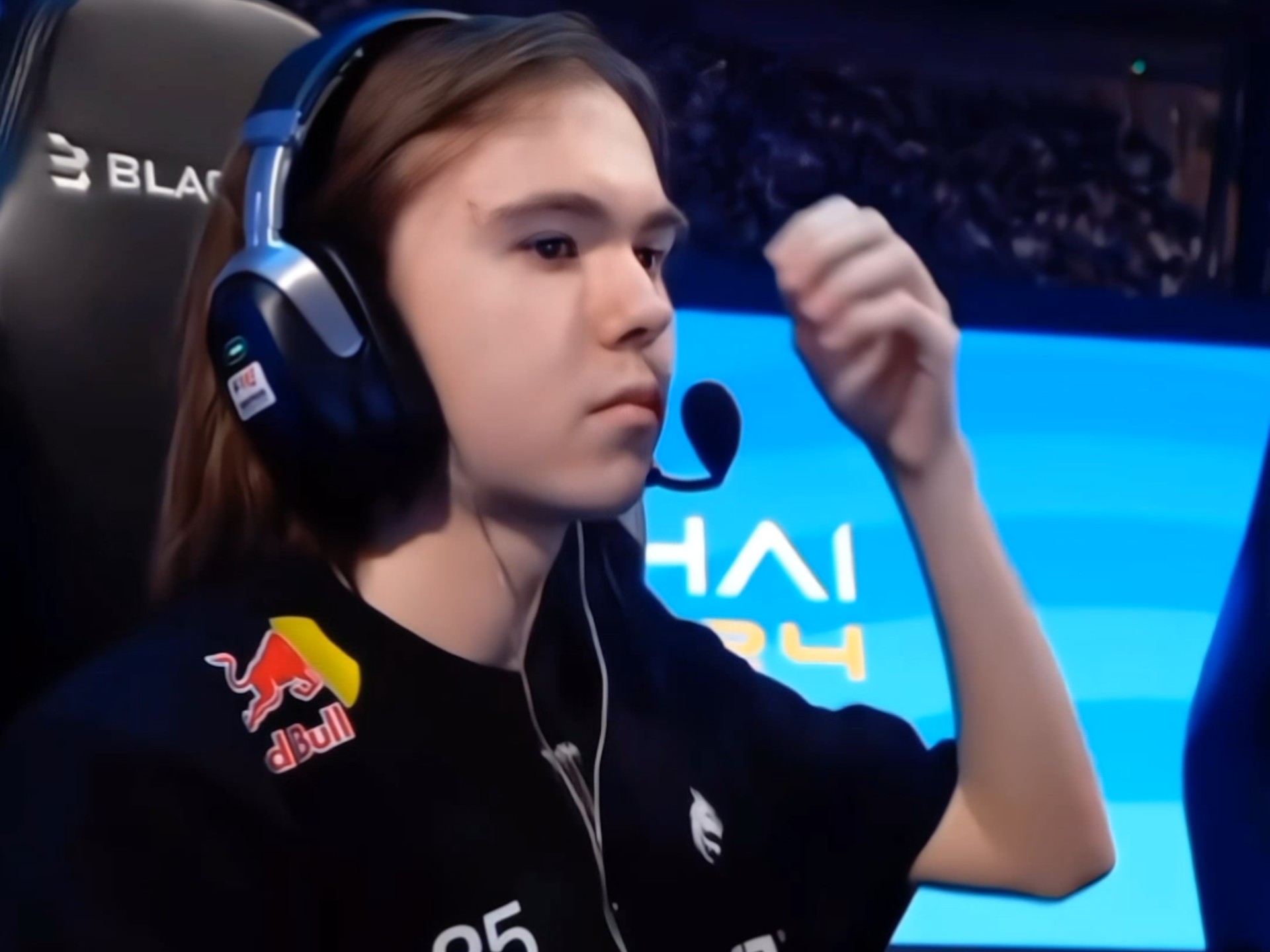 s1mple ：比赛期间在死亡时打开steam是否被允许？